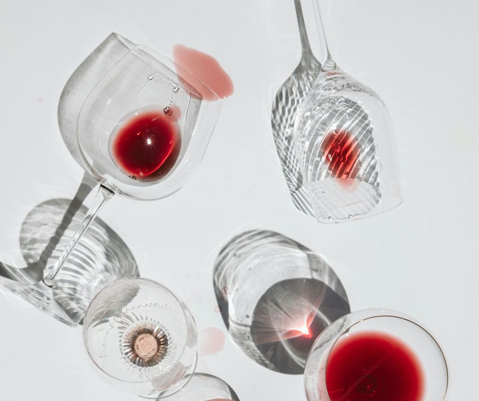 Cosa fare se si rovescia il vino su qualcuno?