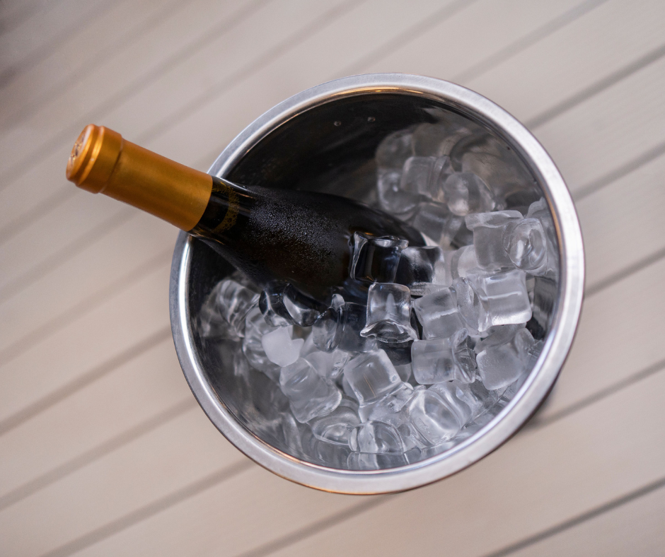 Come fare per raffreddare il vino velocemente?