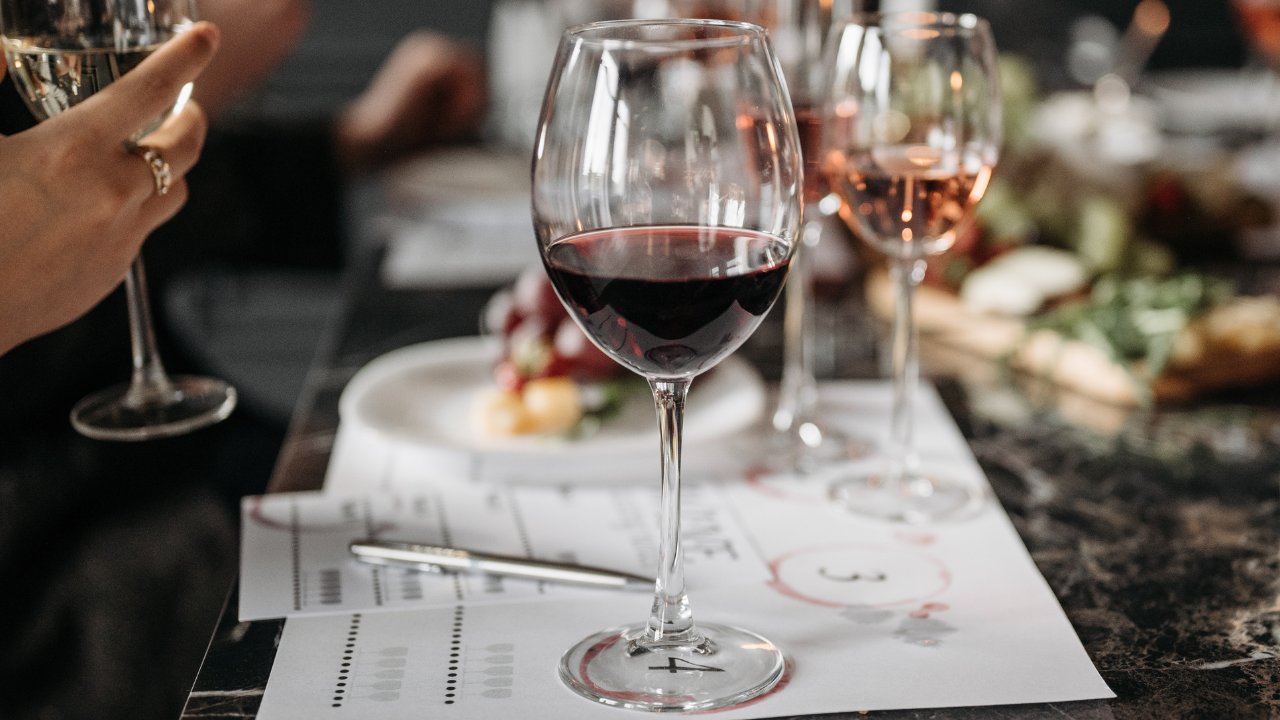 Come degustare il vino: guida pratica per chi parte da zero