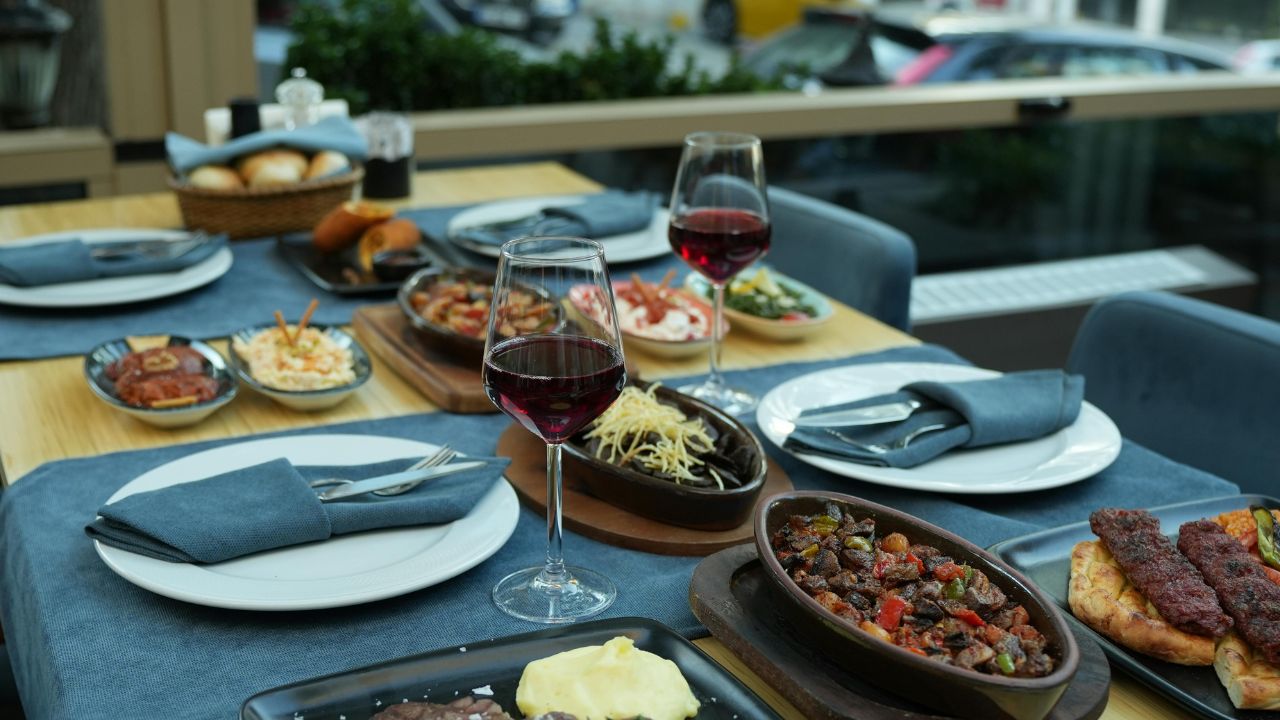 Who chooses the wine to drink at the restaurant?