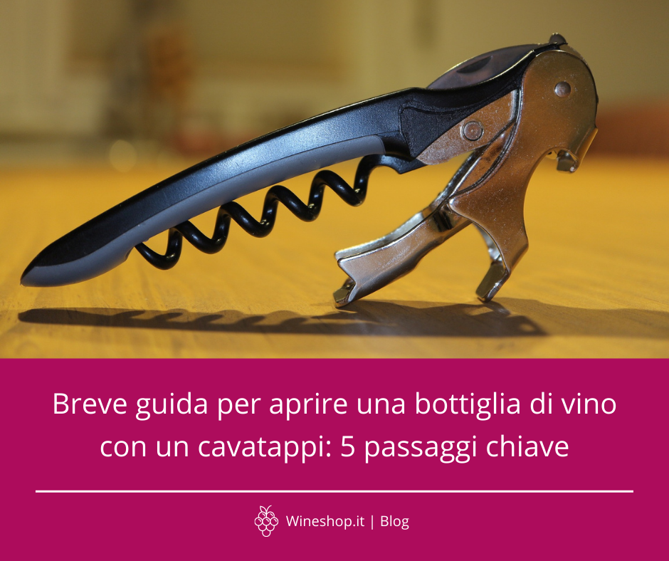 Come aprire una bottiglia di vino senza avere un cavatappi: basta una chiave