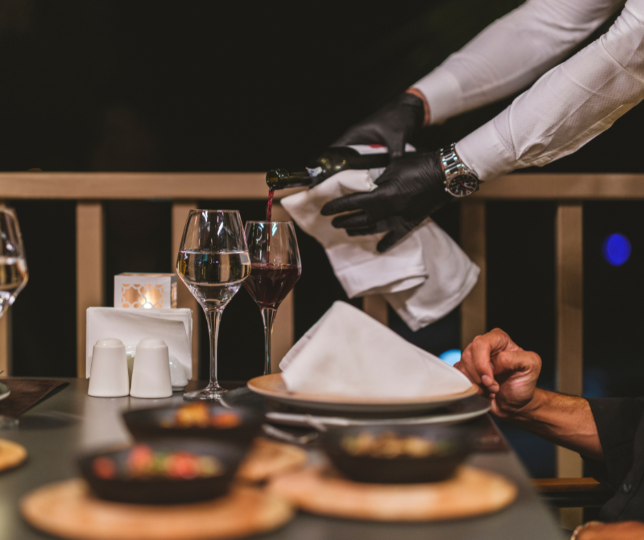 How to use a sommelier napkin when pouring wine?