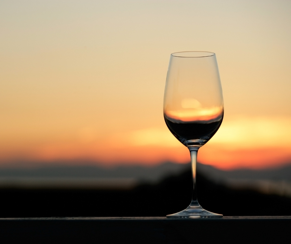 Come servire i vini rossi d’estate