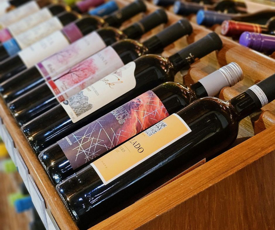 Quando è obbligatoria l'annata in etichetta per i vini?