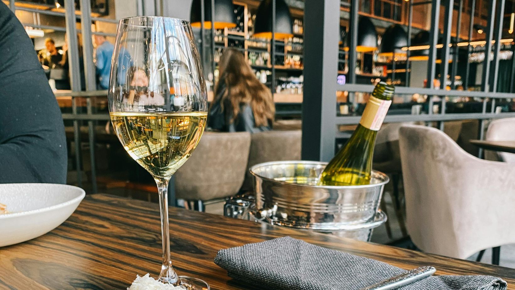 Is it rude not to finish the wine in your glass?