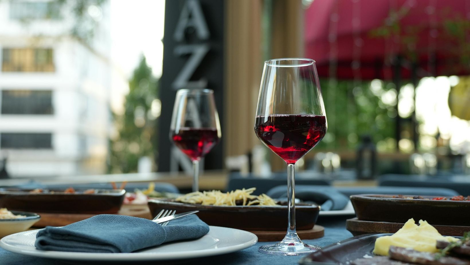 Is it rude not to finish the wine in your glass?