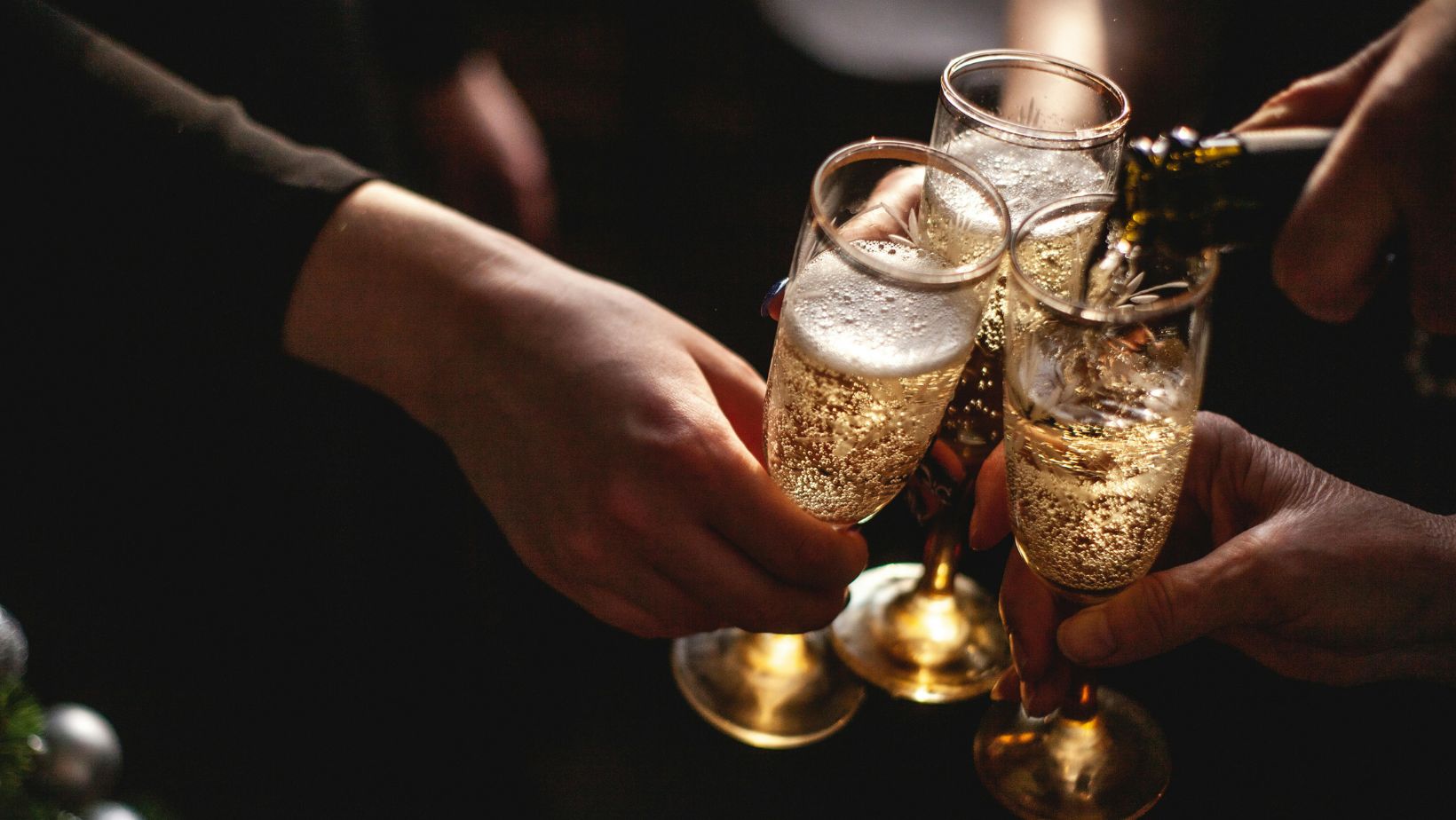 Brindisi di compleanno: quali sono le regole del Galateo?