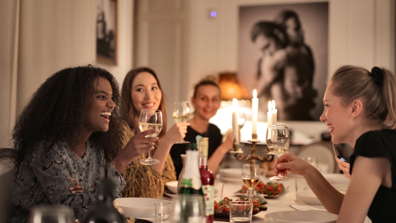 Conto al ristorante: il vino si divide tra tutti? Cosa dice il Galateo
