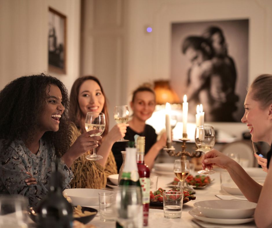 Restaurant bill: should the wine be split among everyone? What does etiquette say